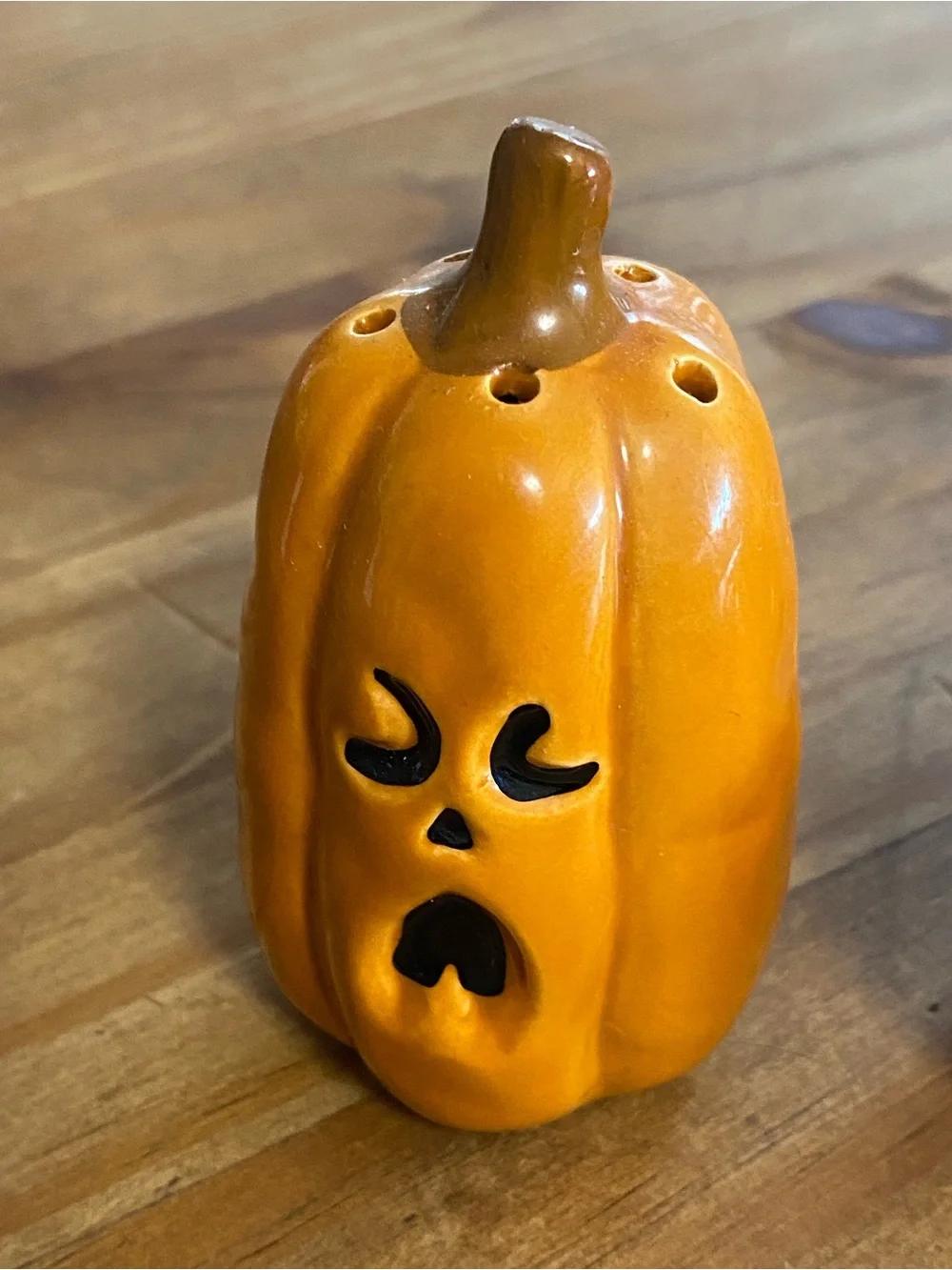 Halloween Orange Ceramic Jack-O'-Lantern Salt and Pepper Shaker Set (E)